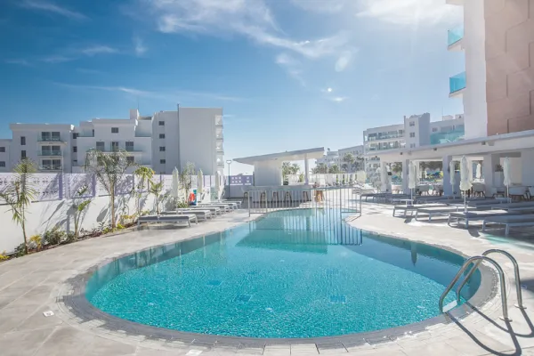 BLUE IVY HOTEL & SUITES